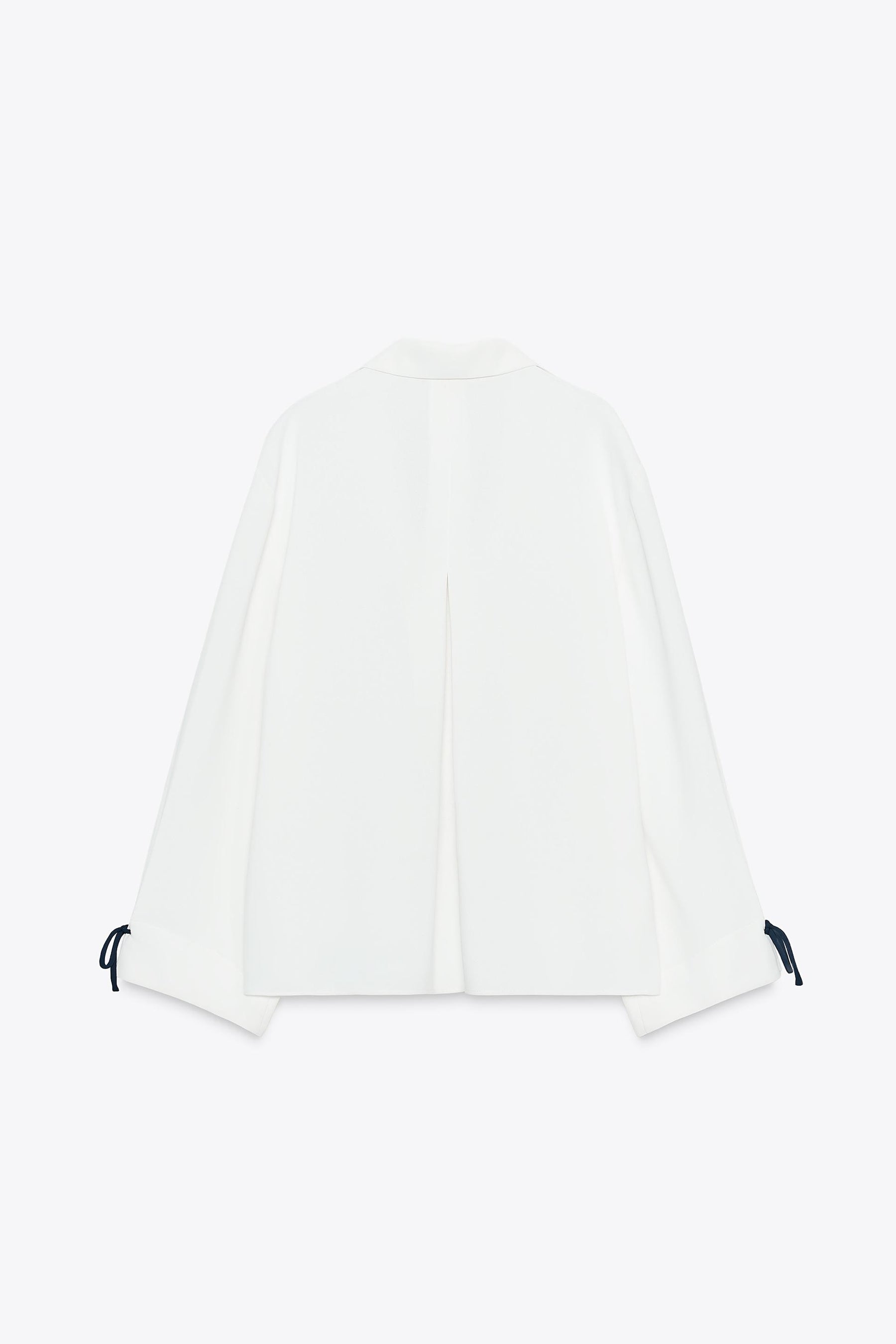 Shirt with contrast trims