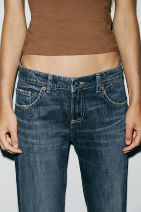 Wide-leg low-rise jeans
