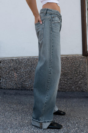 Mid-waist Baggy Folded Jeans