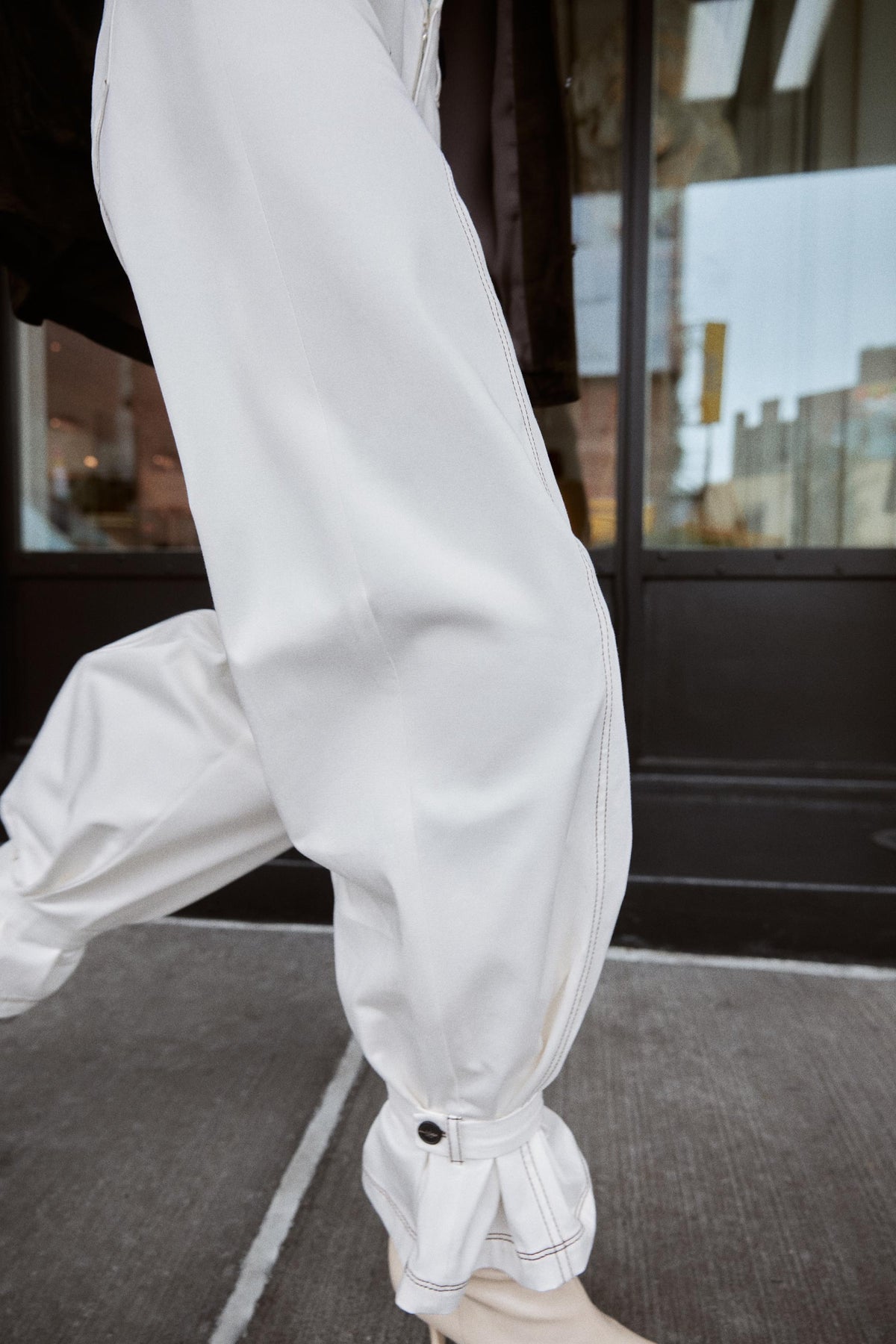 CONTRAST TOPSTITCHING TROUSERS