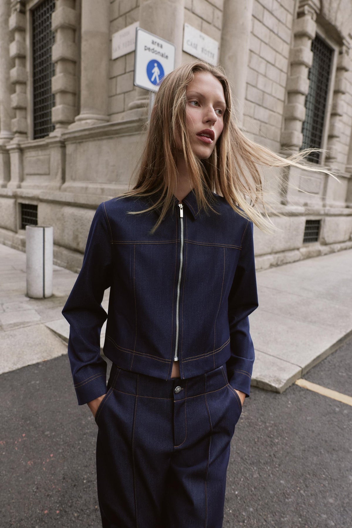 CONTRAST TOPSTITCHING JACKET