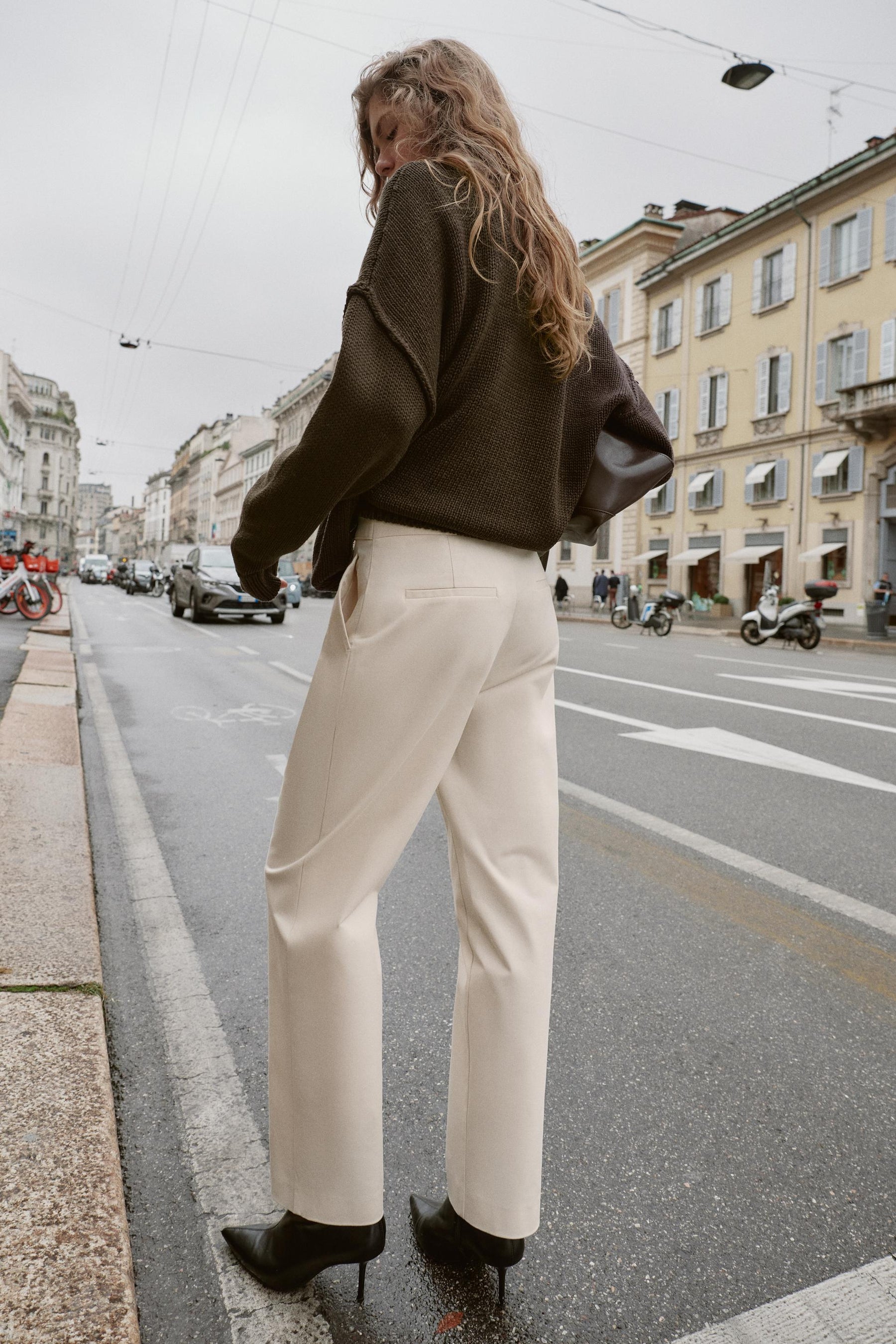 Trousers with button waist