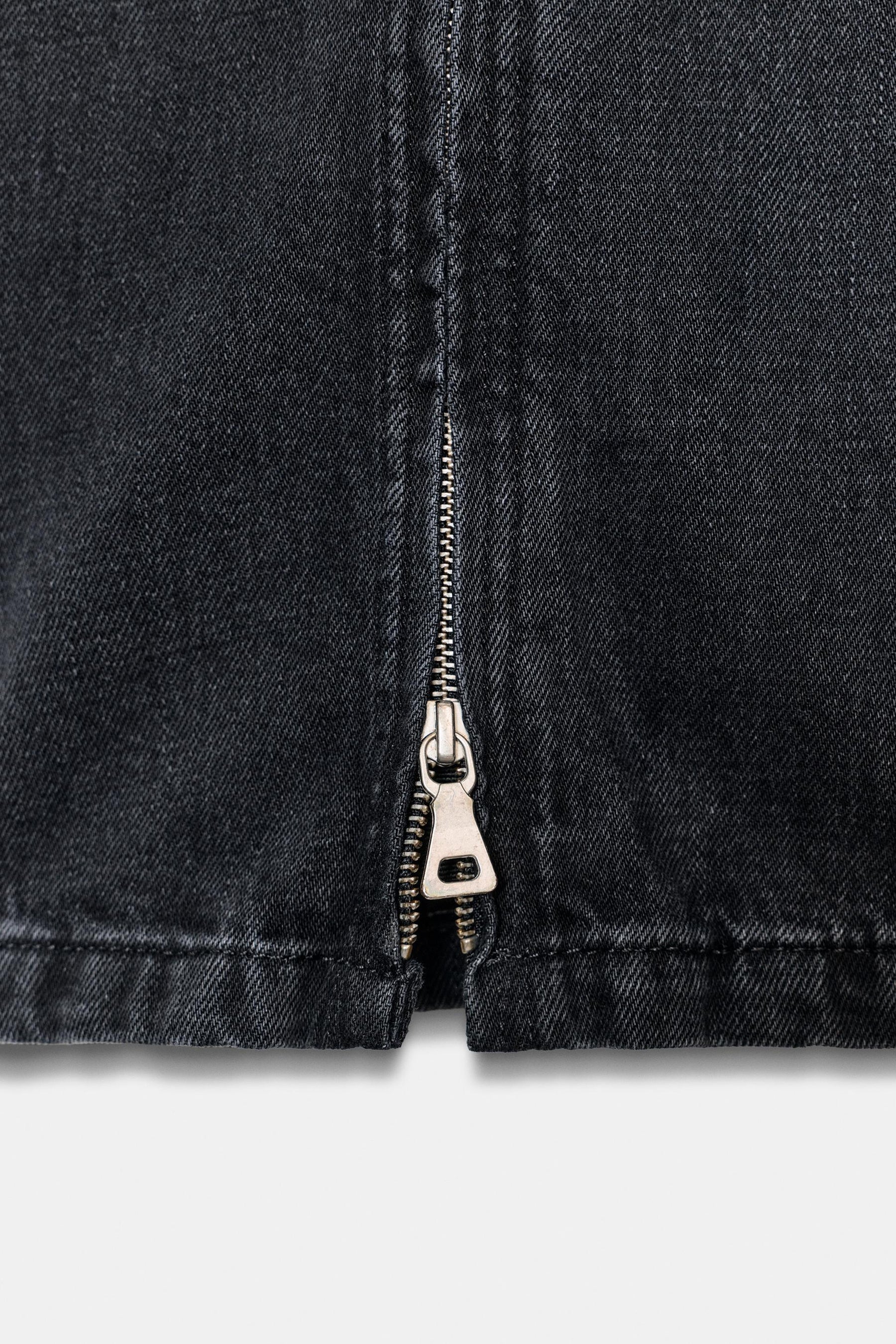 Wide-Leg Mid-Waist Jeans