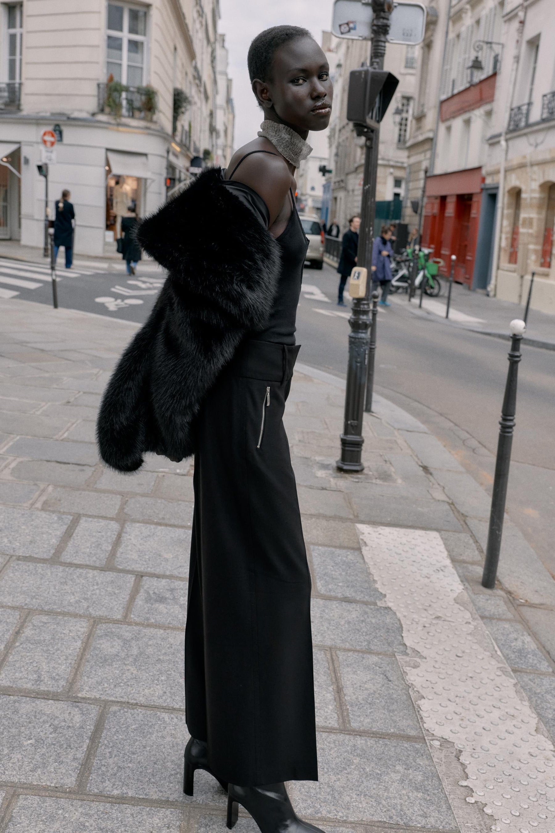 Trousers with zip pockets