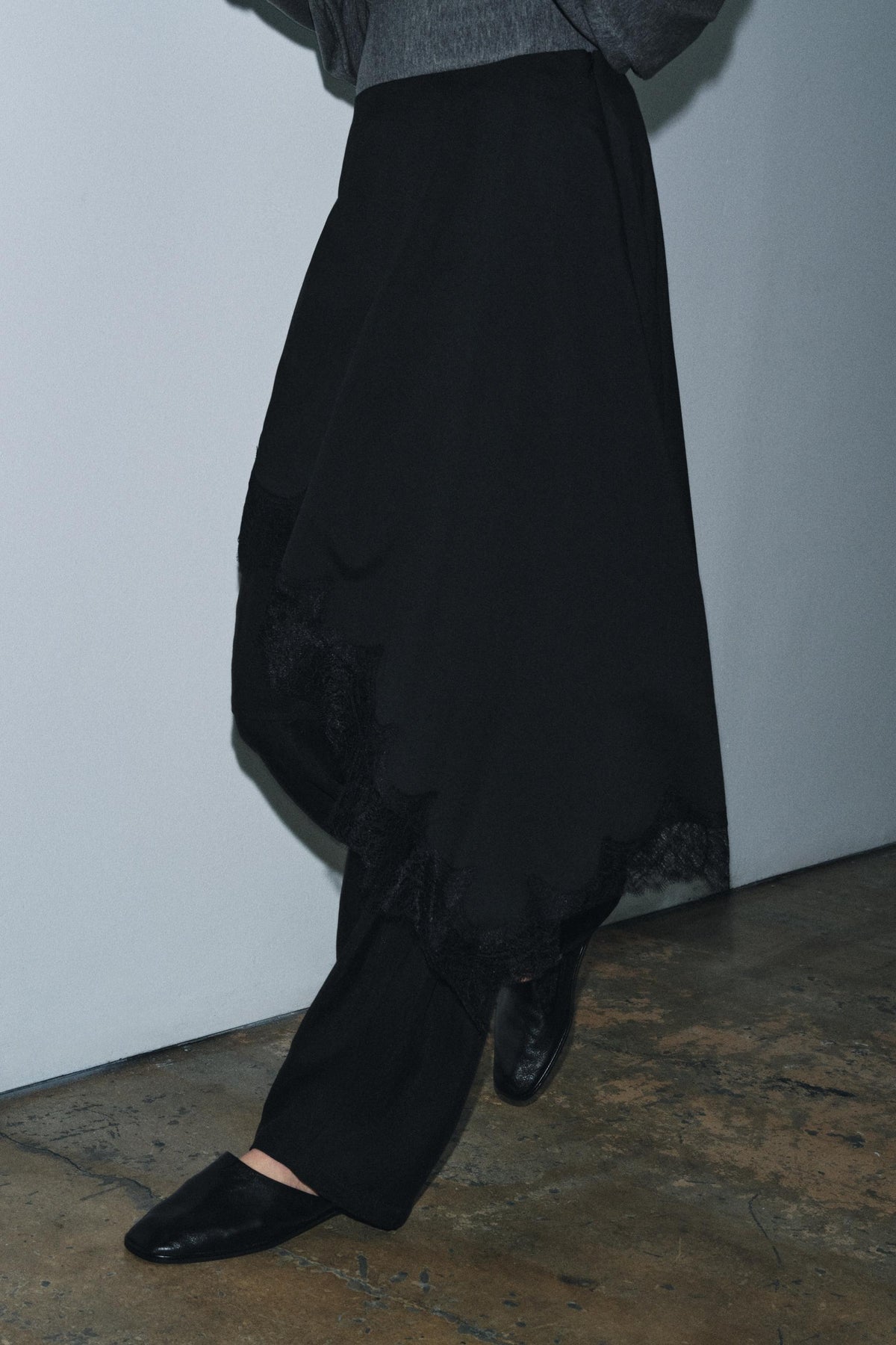 ASYMMETRIC LACE SKIRT