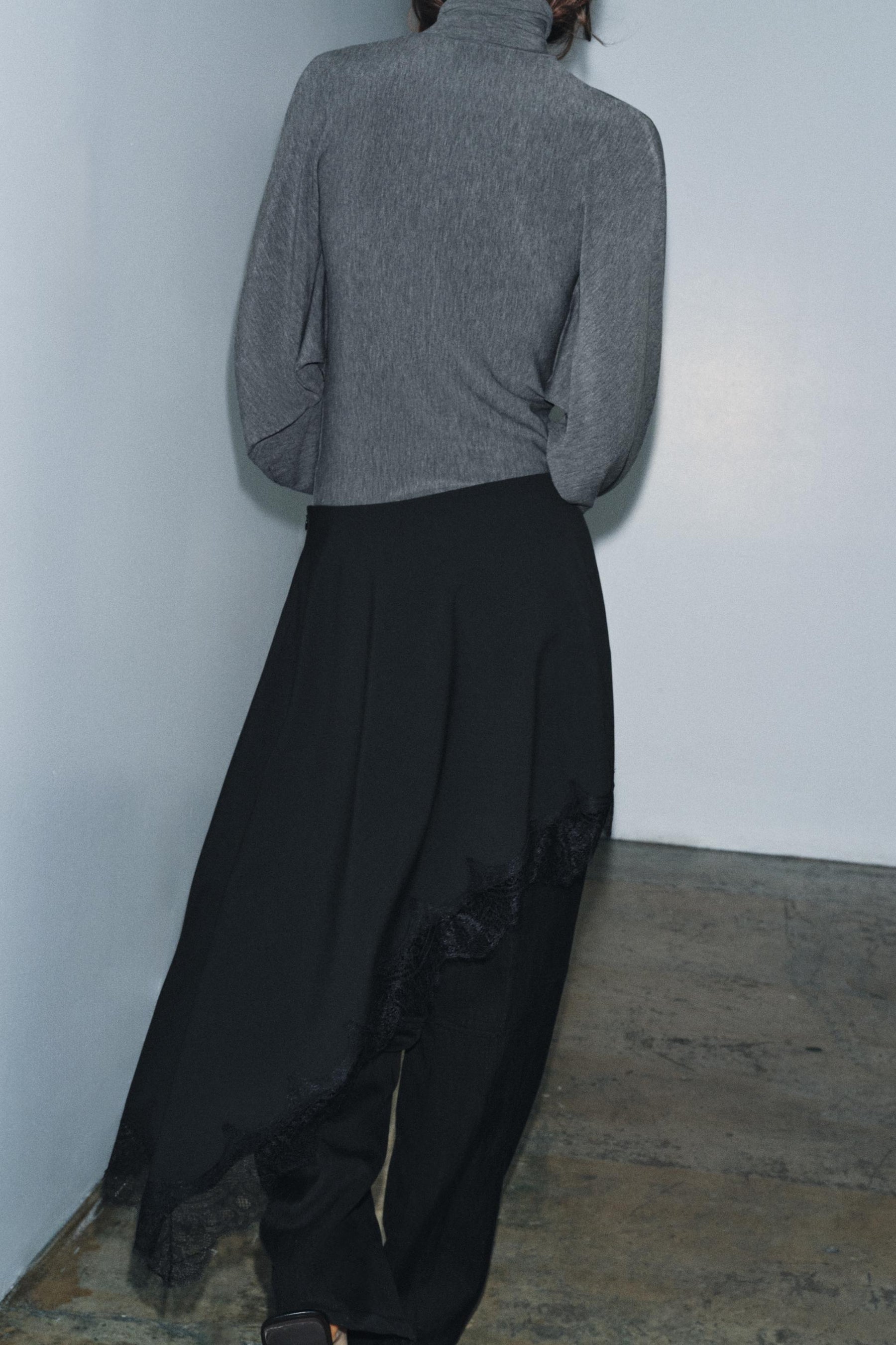 ASYMMETRIC LACE SKIRT