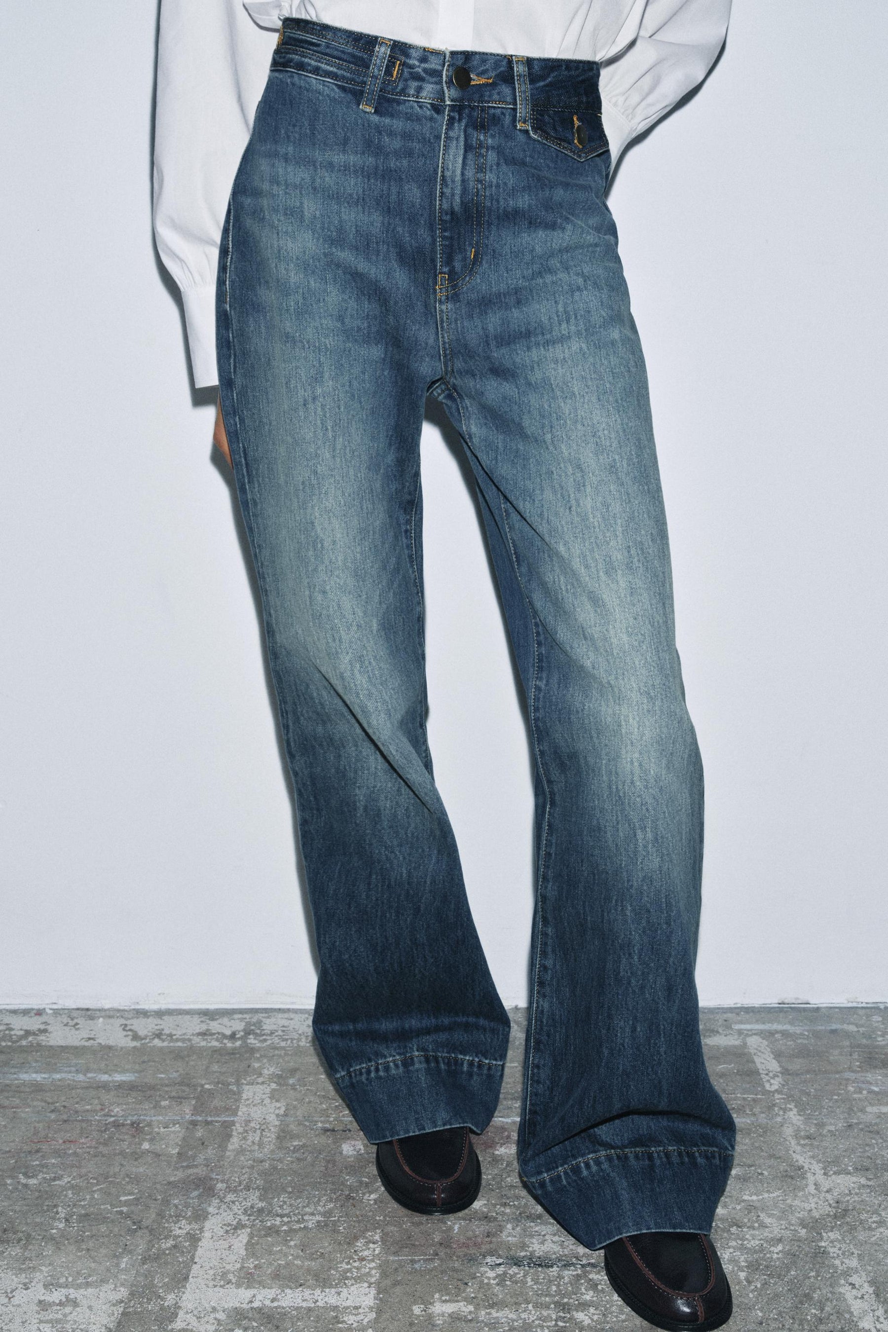Flare High-Waist Jeans
