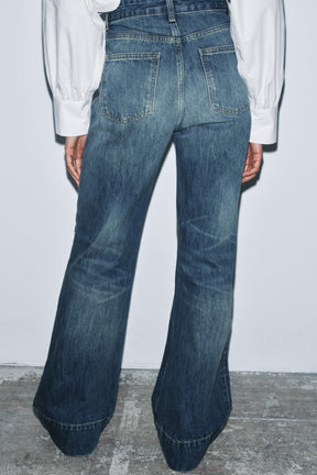 Flare High-Waist Jeans