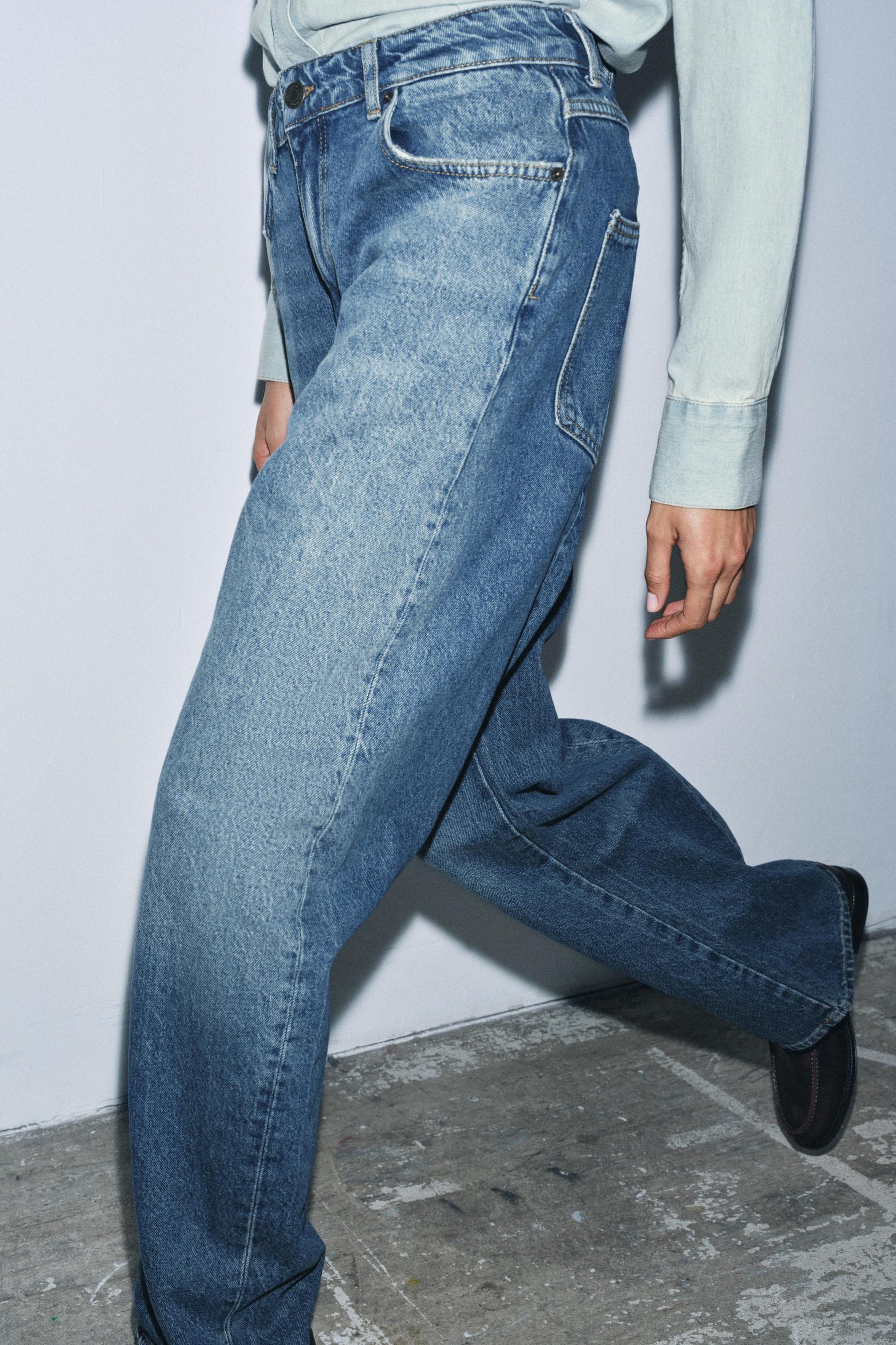 Barrel Mid-Waist Jeans