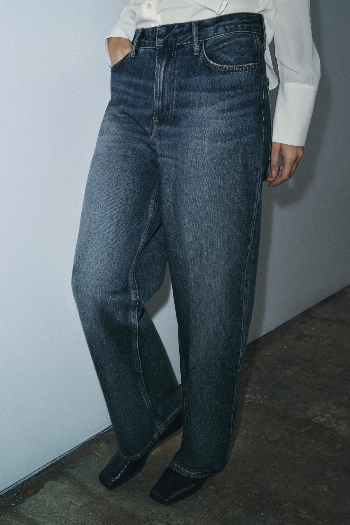 Baggy mid-waist jeans