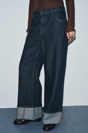 Wide-leg mid-waist jeans