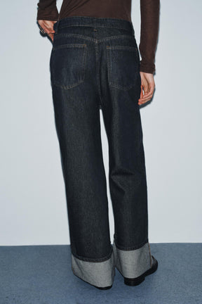 Wide-leg mid-waist jeans