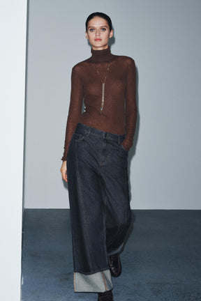 Wide-leg mid-waist jeans