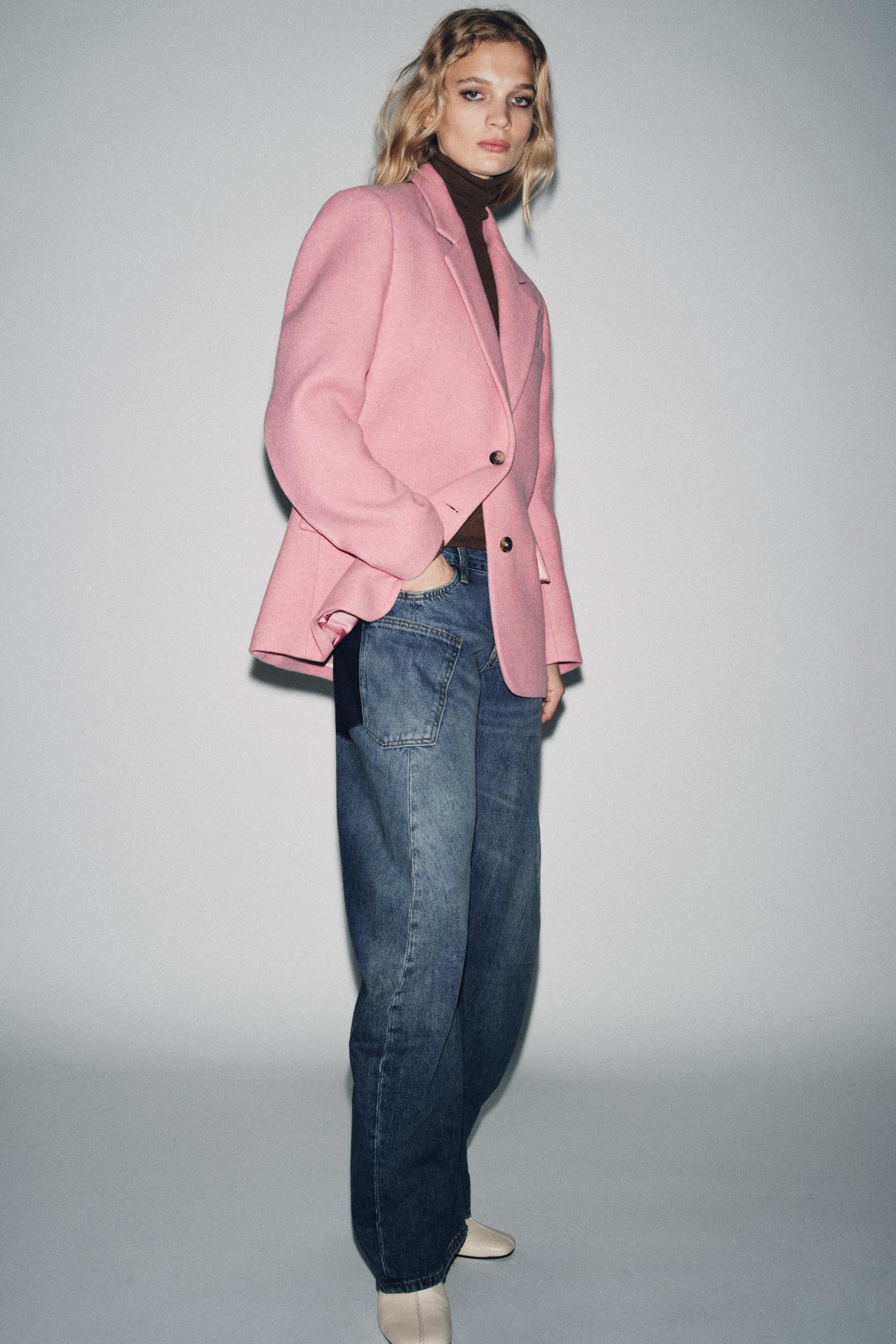 Relaxed Low-Rise Jeans