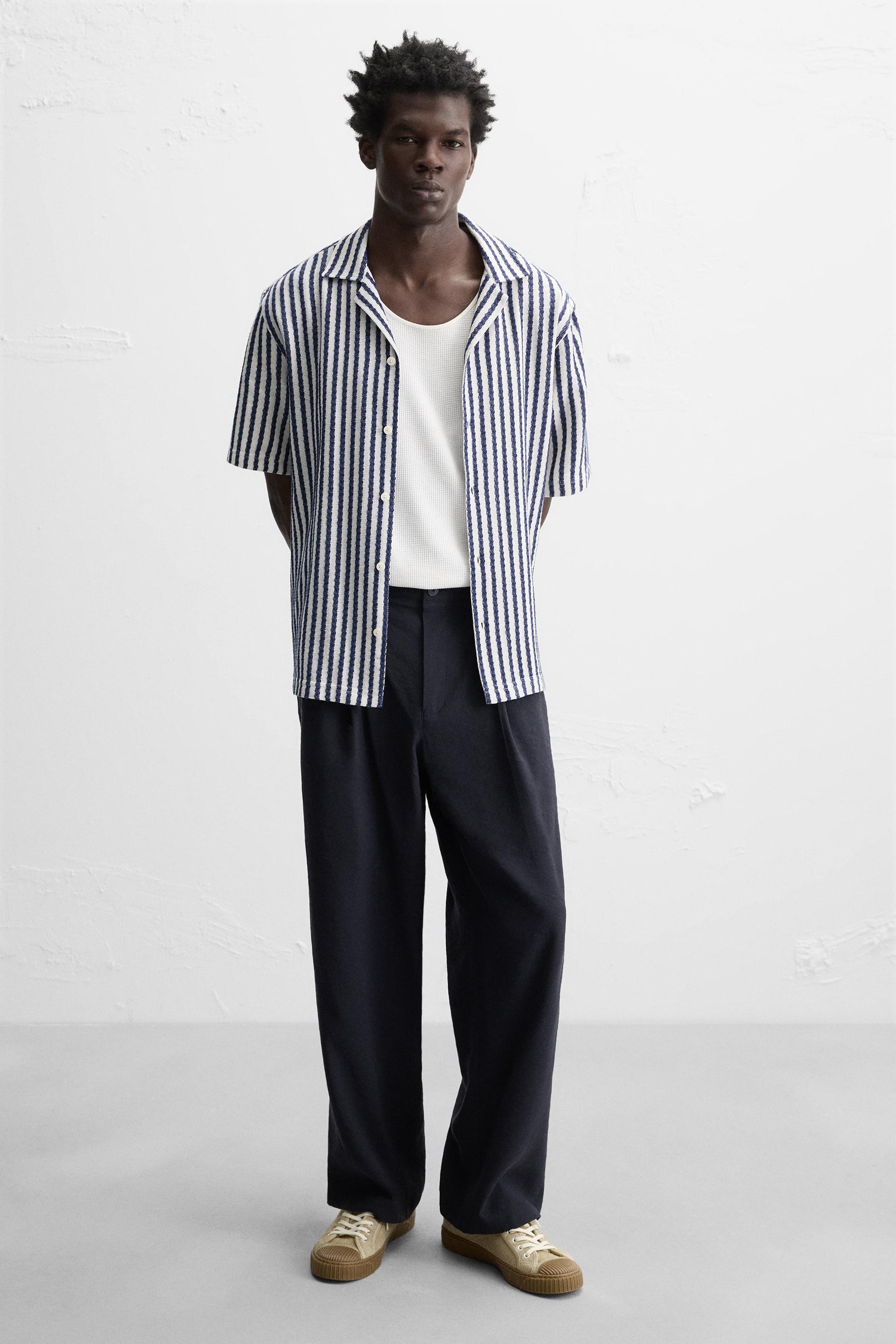 LEATHER TRAINERS WITH CONTRAST SOLE - Image 2