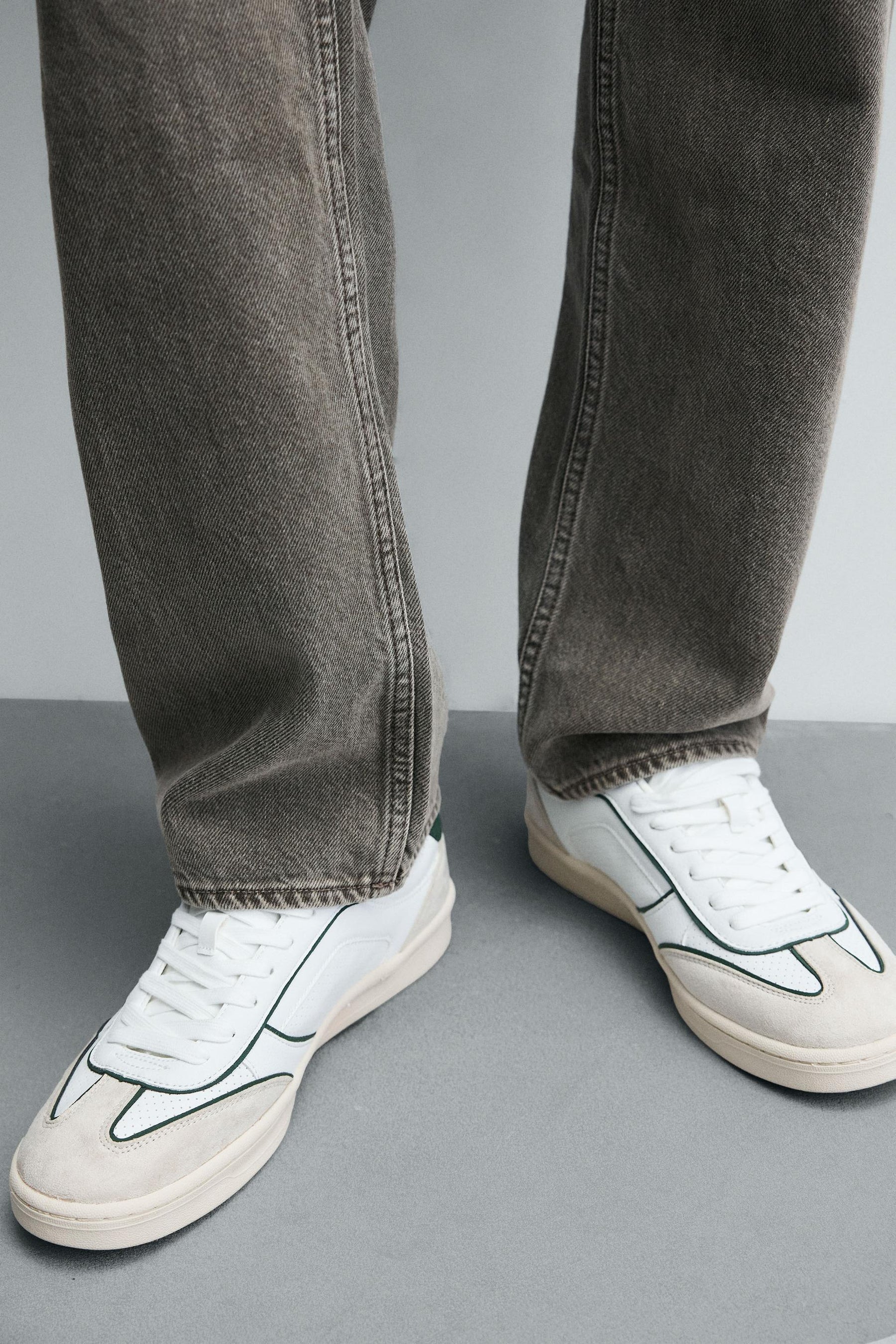 TRAINERS WITH CONTRAST SOLE - Image 3