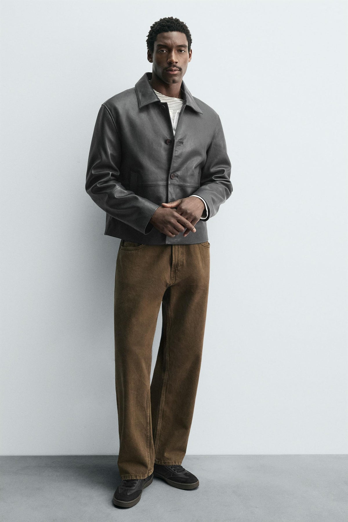 TRAINERS WITH CONTRAST SOLE - Image 2