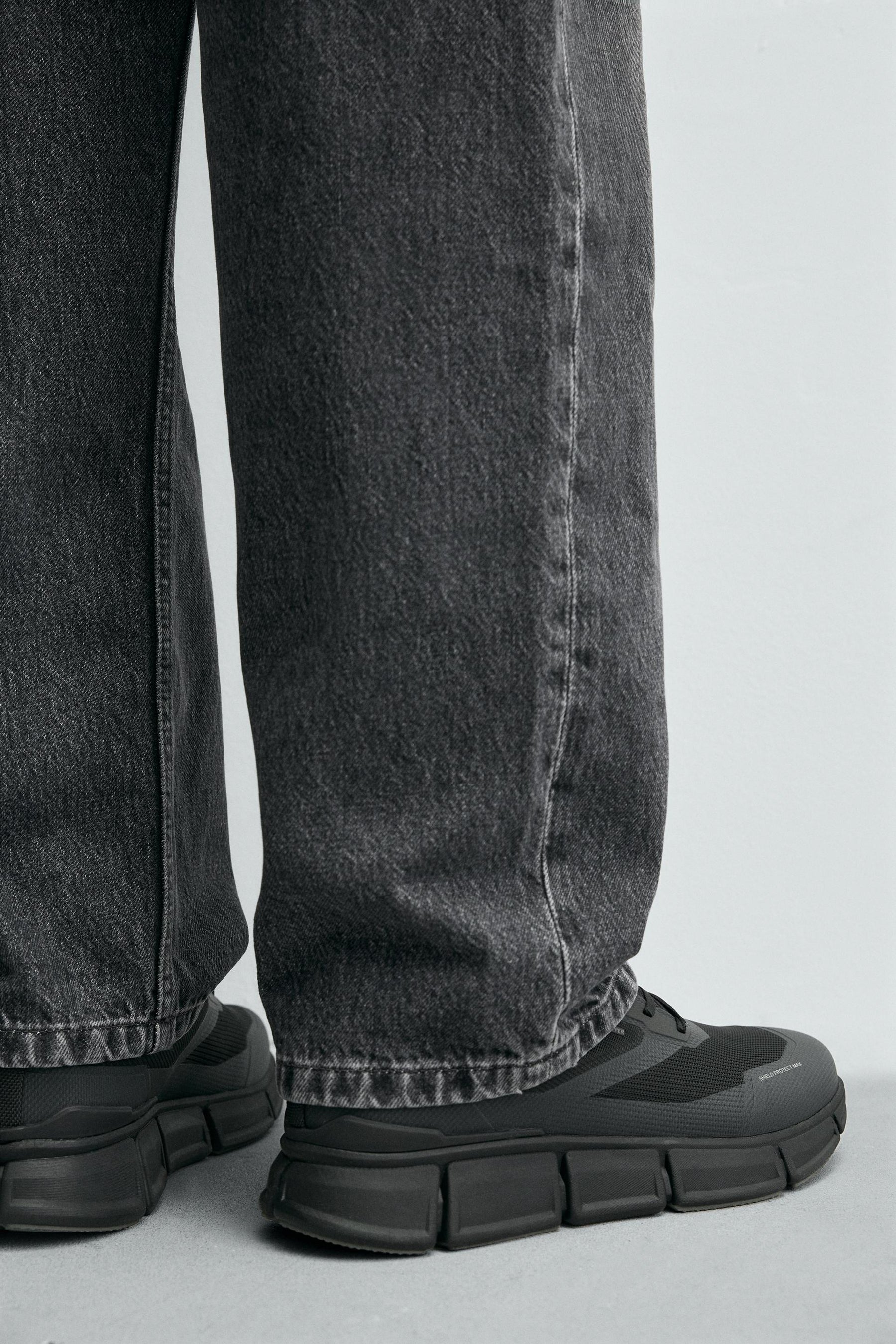 MONOCHROME TECHNICAL TRAINERS - Image 3