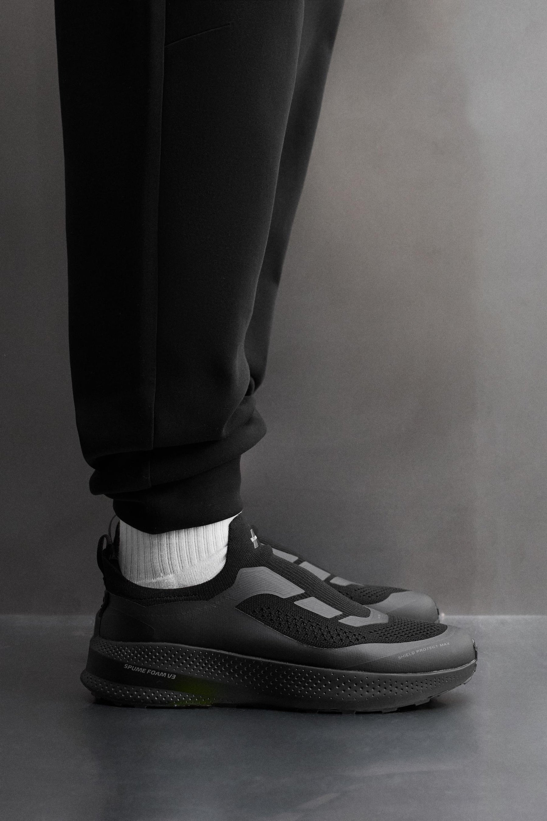 LACELESS RUNNING TRAINERS - Image 1