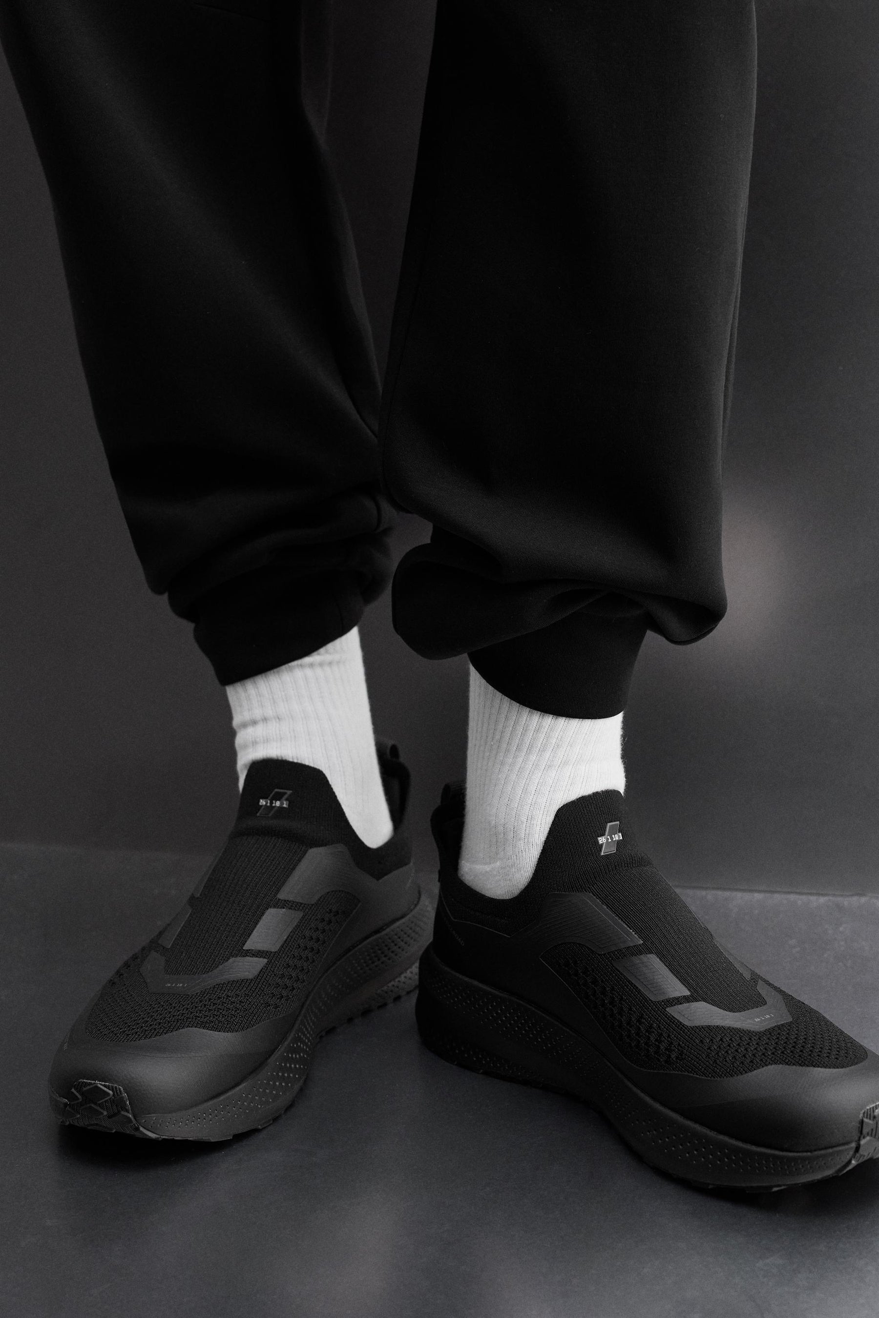 LACELESS RUNNING TRAINERS - Image 2