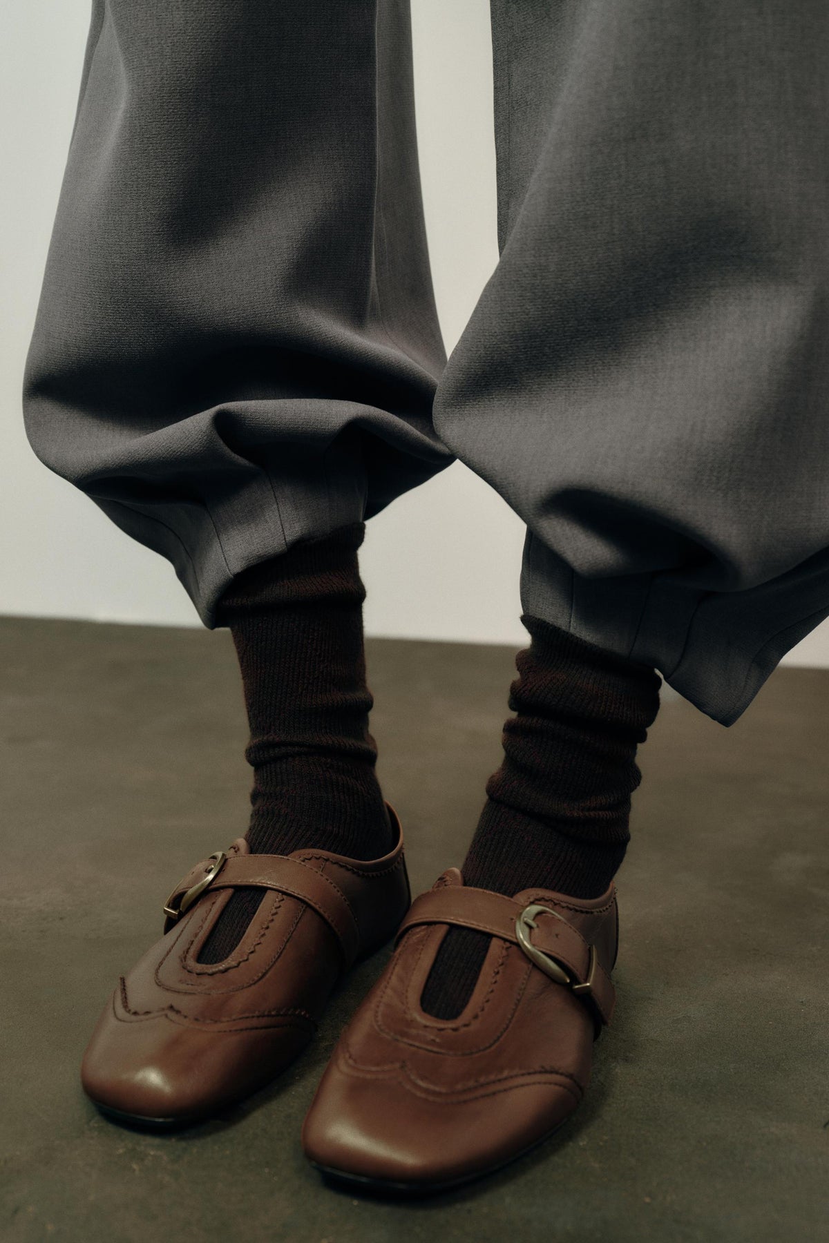 LEATHER BROGUE BALLERINAS