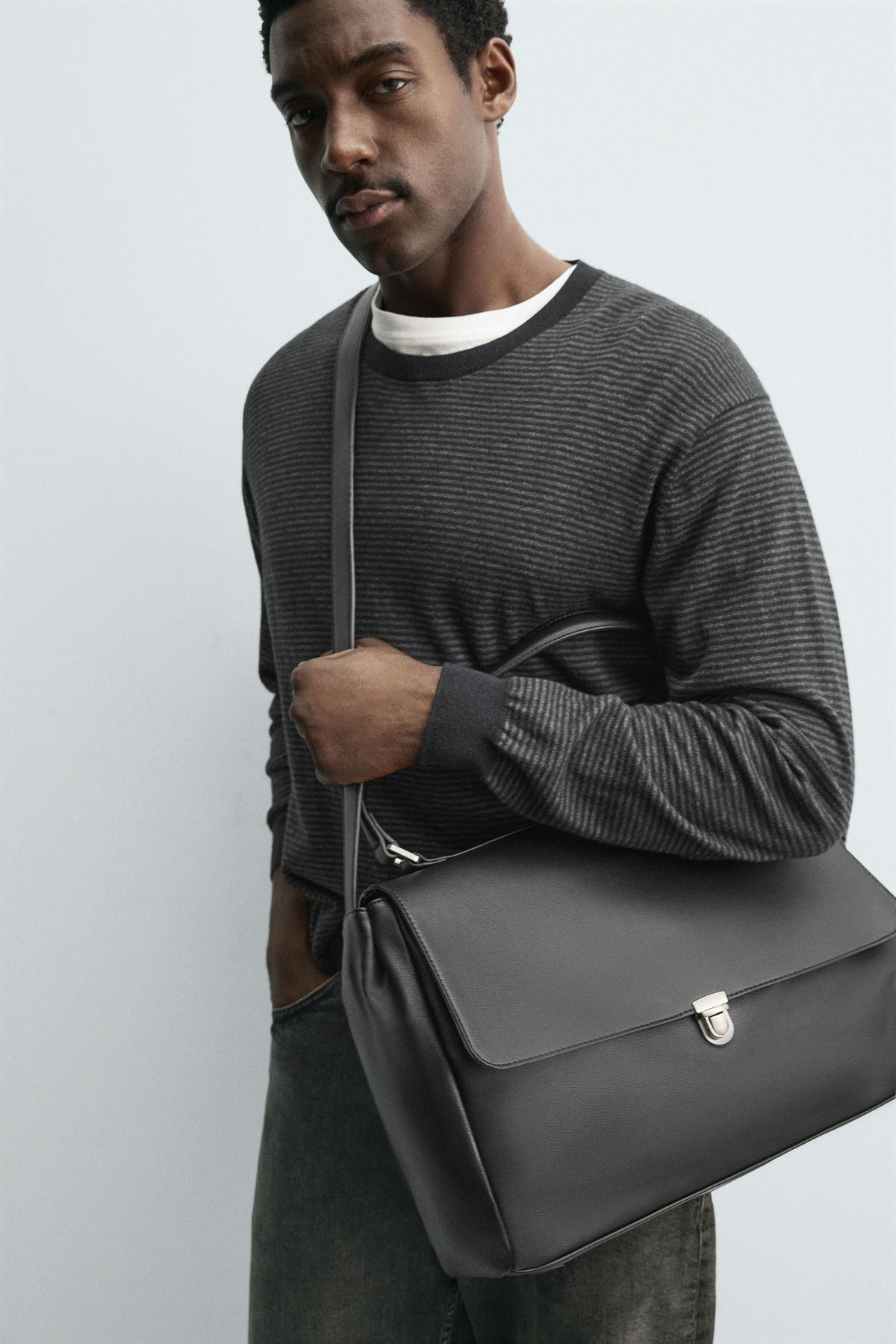 PLAIN SHOULDER BAG - Image 1