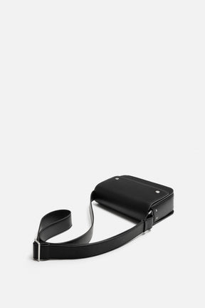 TEXTURED CROSSBODY BAG