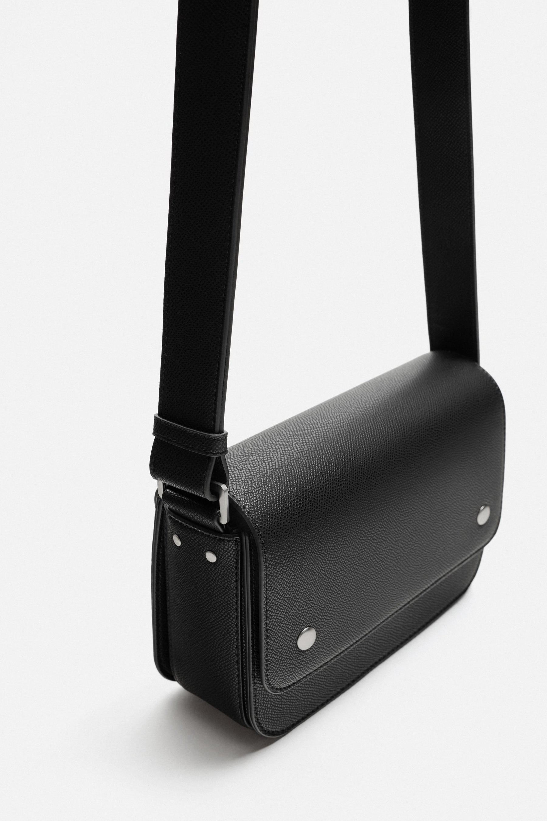 TEXTURED CROSSBODY BAG