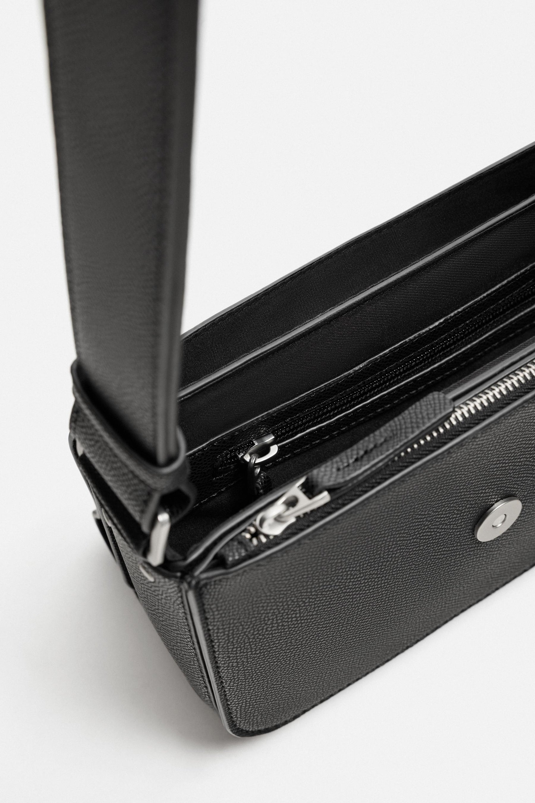 TEXTURED CROSSBODY BAG