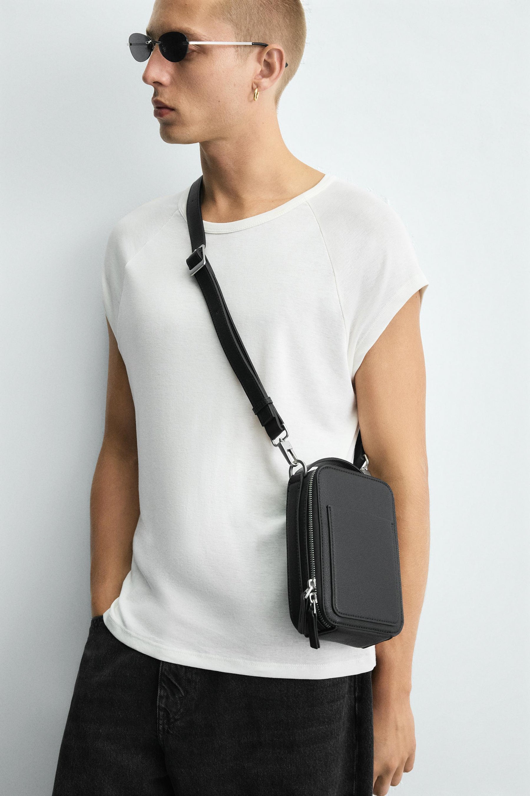 TEXTURED VERTICAL CROSSBODY BAG - Image 2