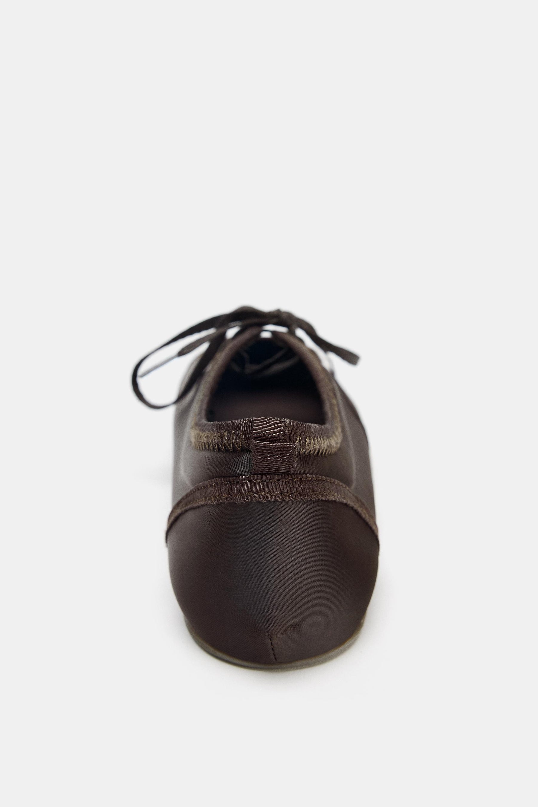 Laced sports ballerina