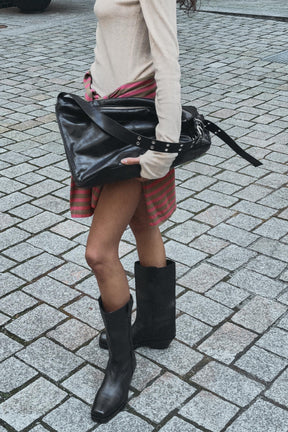 METAL EYELETS BUCKET BAG